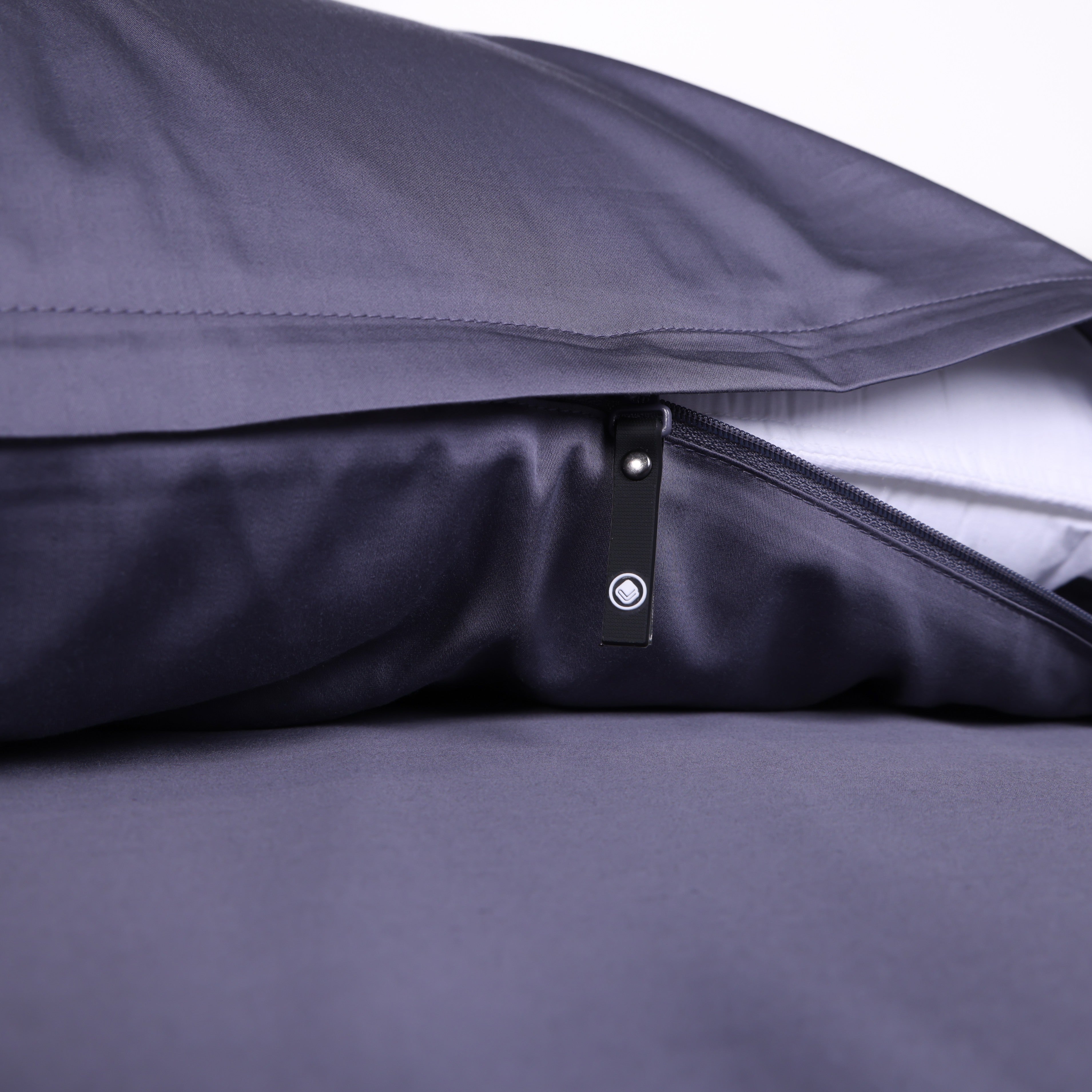 Grey pillowcase with zipper