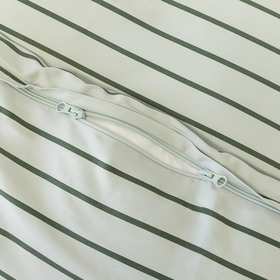 Stripe quilt cover close up of zipper.