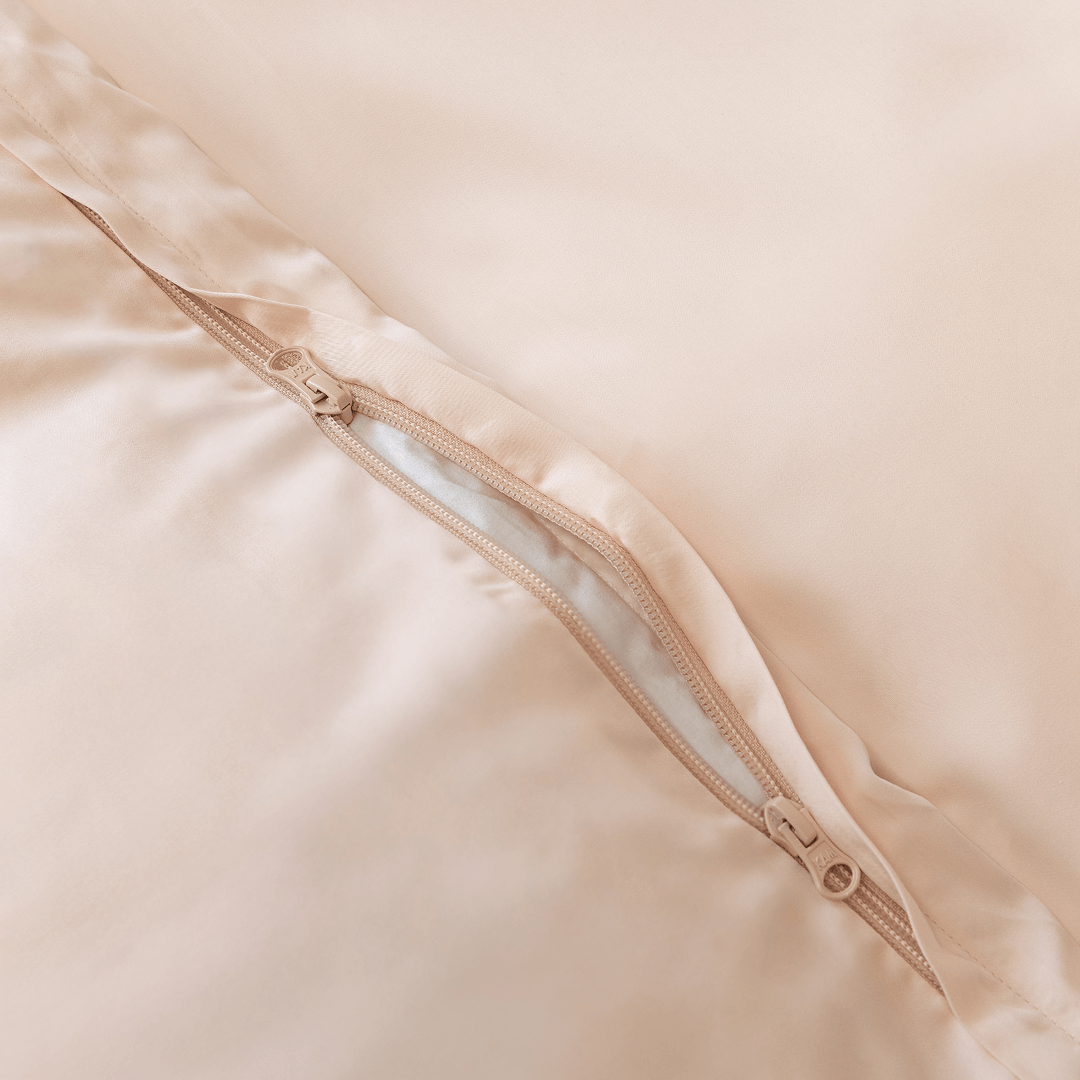 Close-up of the quilt cover zipper opening, showcasing the concealed closure design for a secure fit and streamlined appearance.