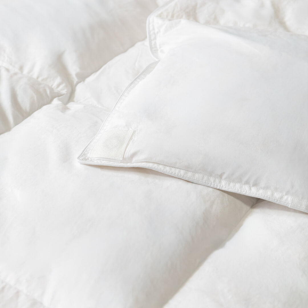 Close-up of white thick winter quilt insert, showing the magnetic corner.